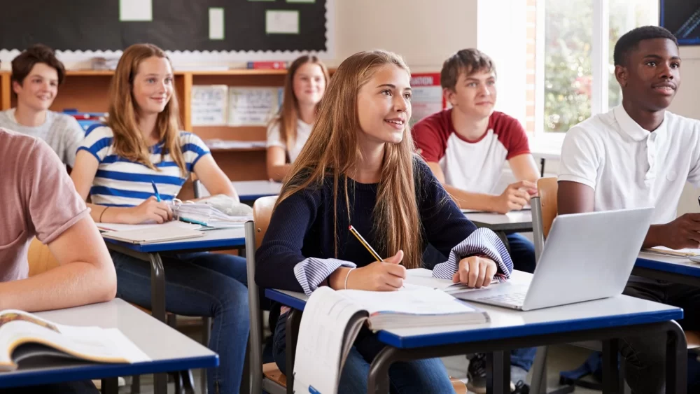 اقامت تحصیلی دانش آموزی در کالج مدیریت بین المللی هتل داری به زبان انگلیسی (۳ ساله)